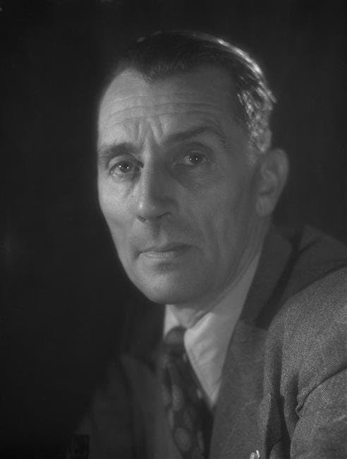 Portrait photographique en noir et blanc de Frédéric Joliot-Curie, 1948.