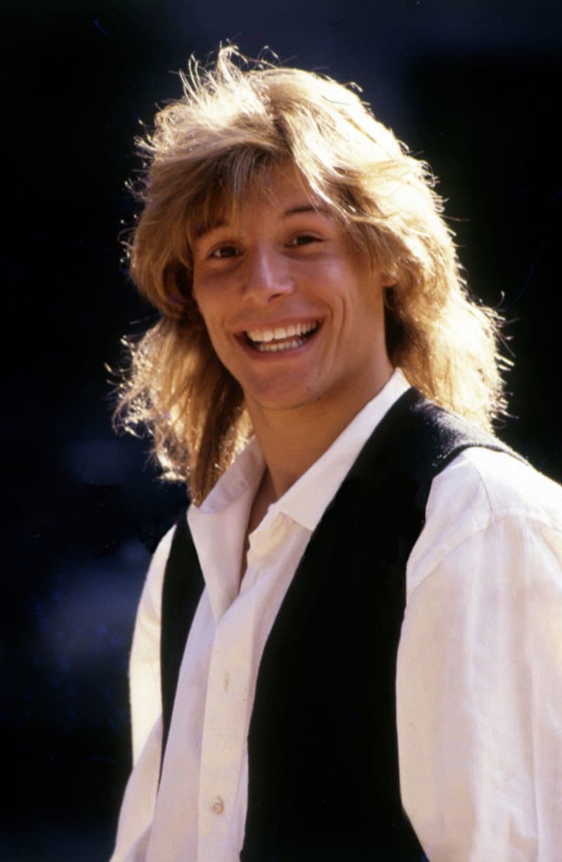 Portrait souriant du jeune Claudio Caniggia, cheveux longs, en 1988.