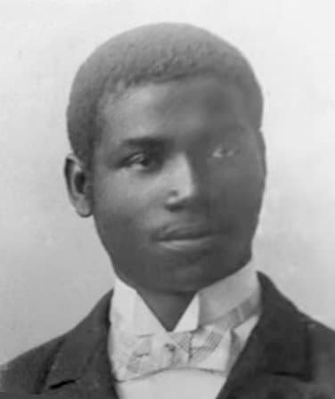 Portrait en noir et blanc de Rudolf Duala Manga Bell, roi des Duala.