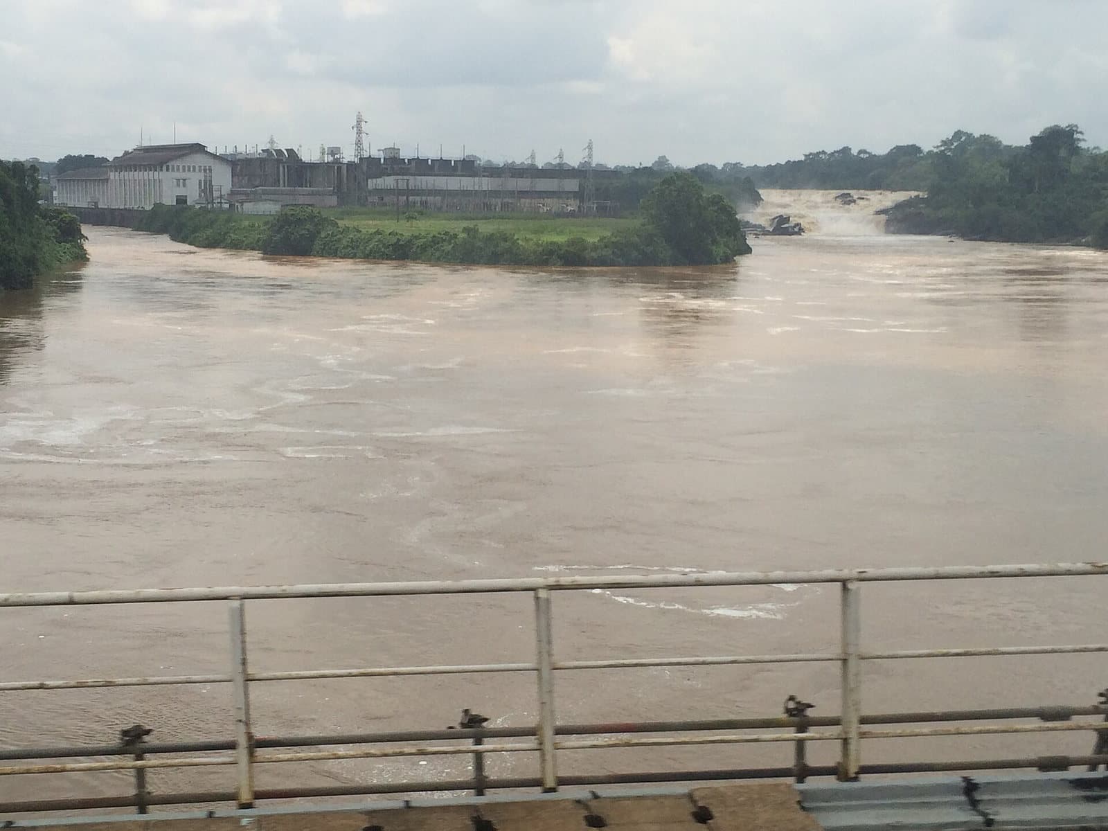 Le fleuve Sanaga à Édéa, région du Littoral, Cameroun