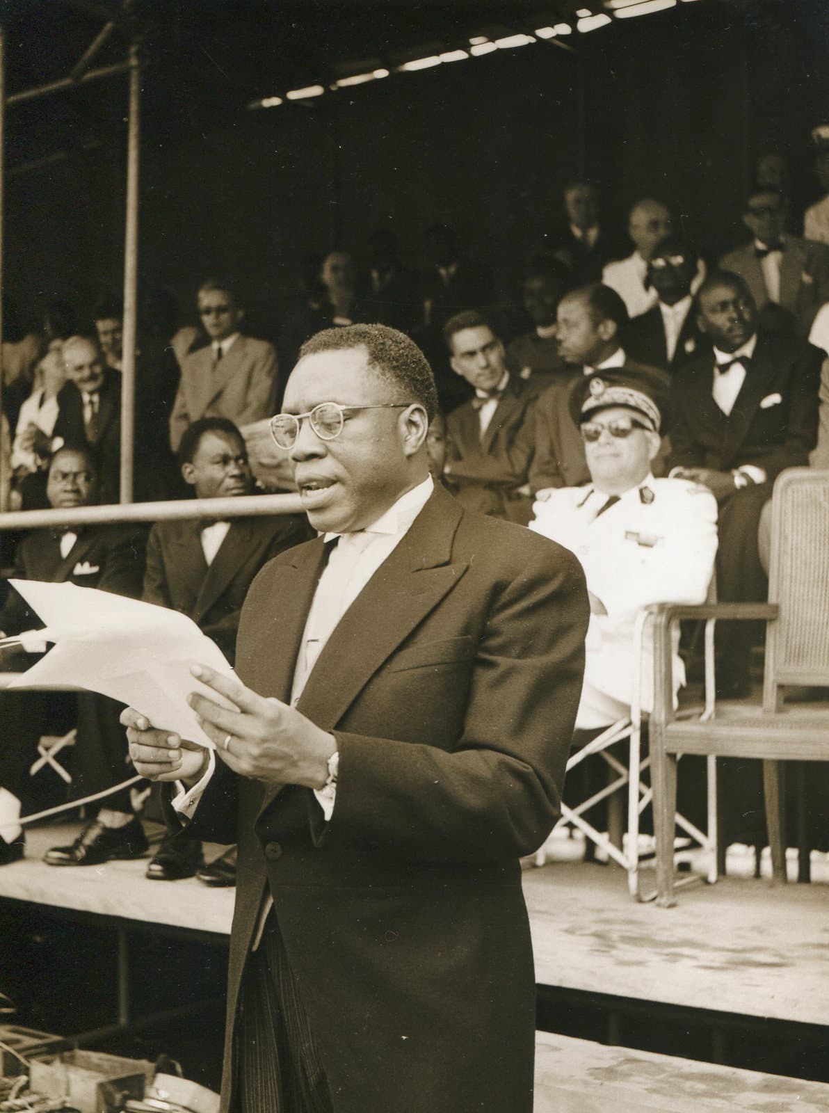 André-Marie Mbida prononçant un discours à Yaoundé en 1957