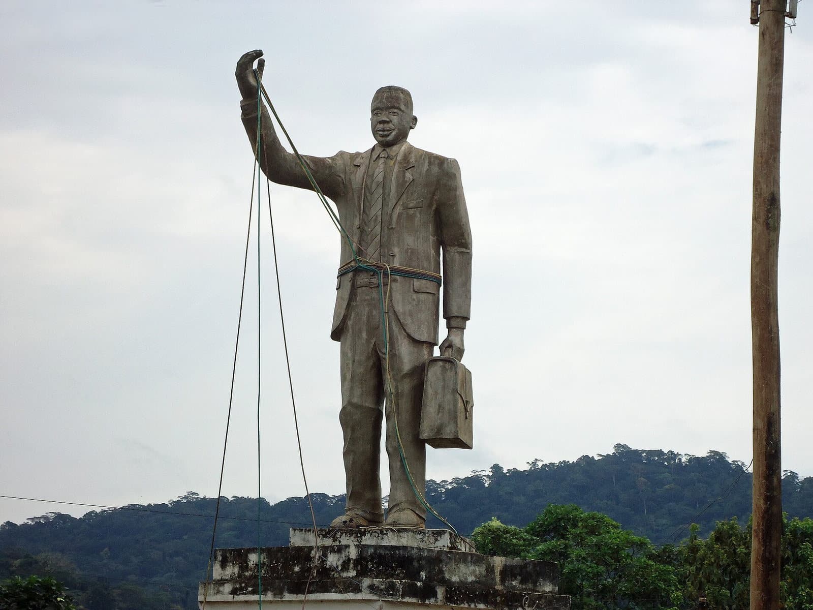 Statue de Ruben Um Nyobè à Eseka, au Cameroun